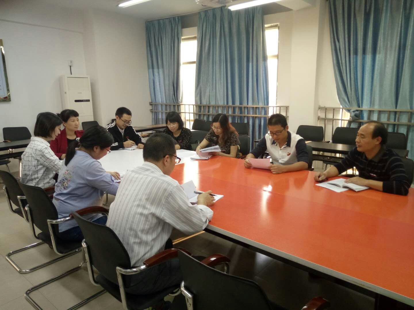 十九大座谈正面.jpg 十九大座谈正面.jpg