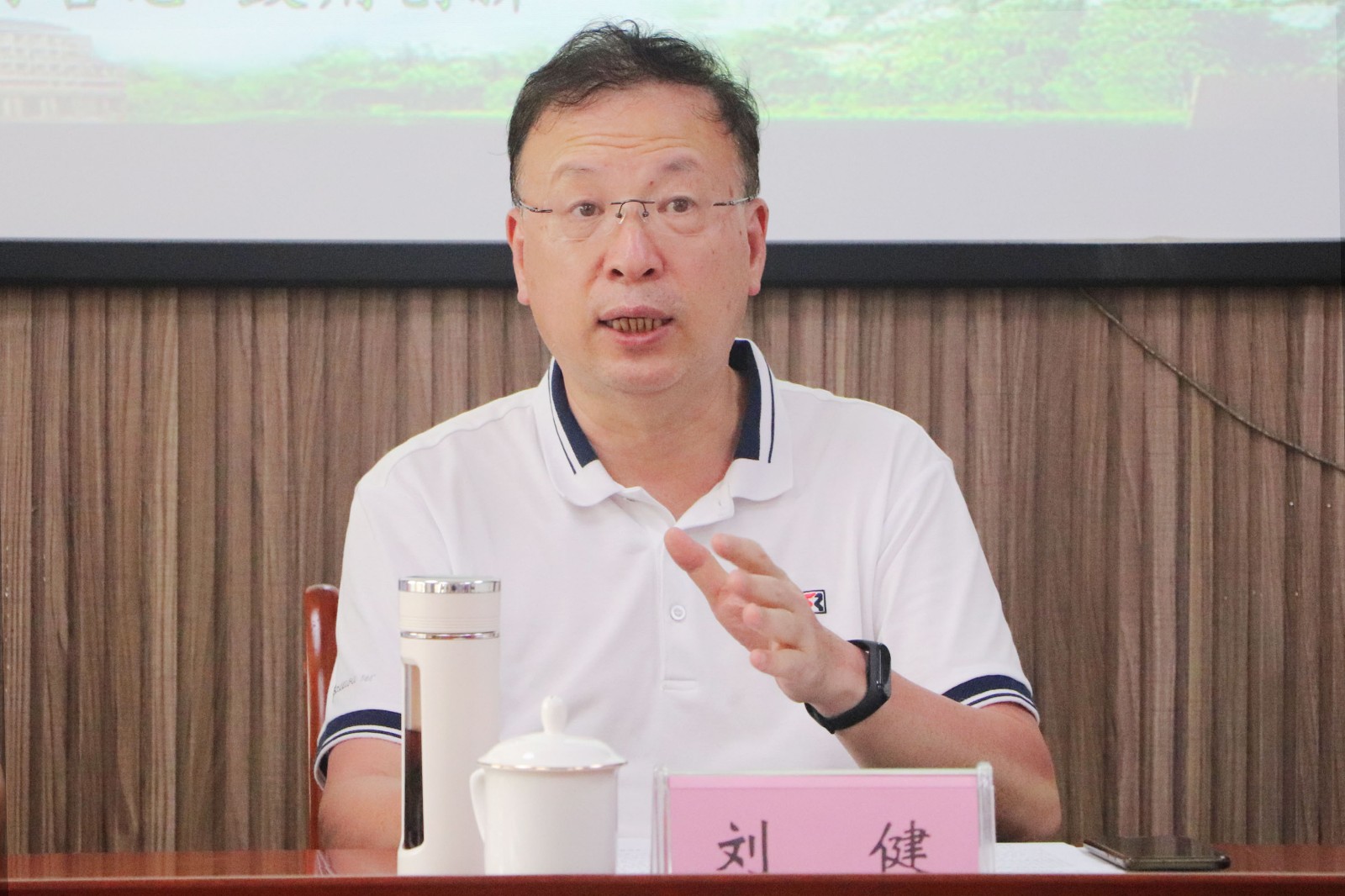 6.17_0002_色相_饱和度 3.jpg 6.17_0002_色相_饱和度 3.jpg