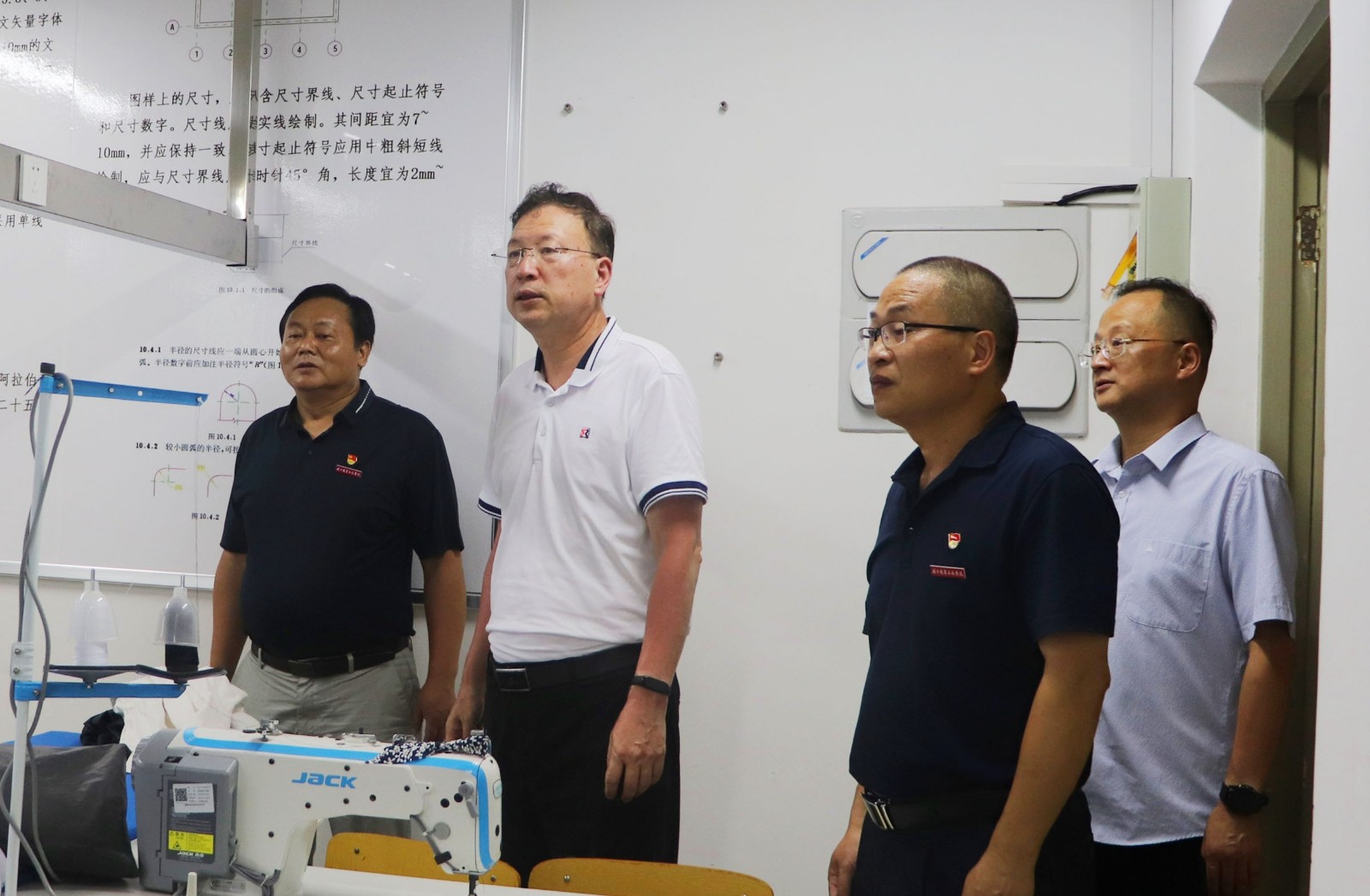 2色相_饱和度 8.jpg 2色相_饱和度 8.jpg