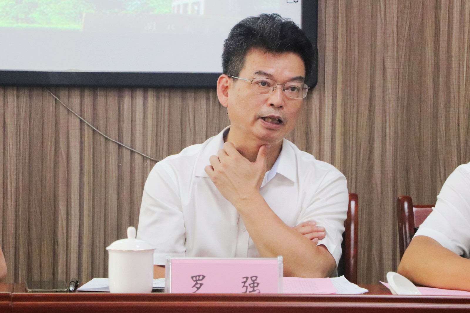 6.17_0001_色相_饱和度 2.jpg 6.17_0001_色相_饱和度 2.jpg