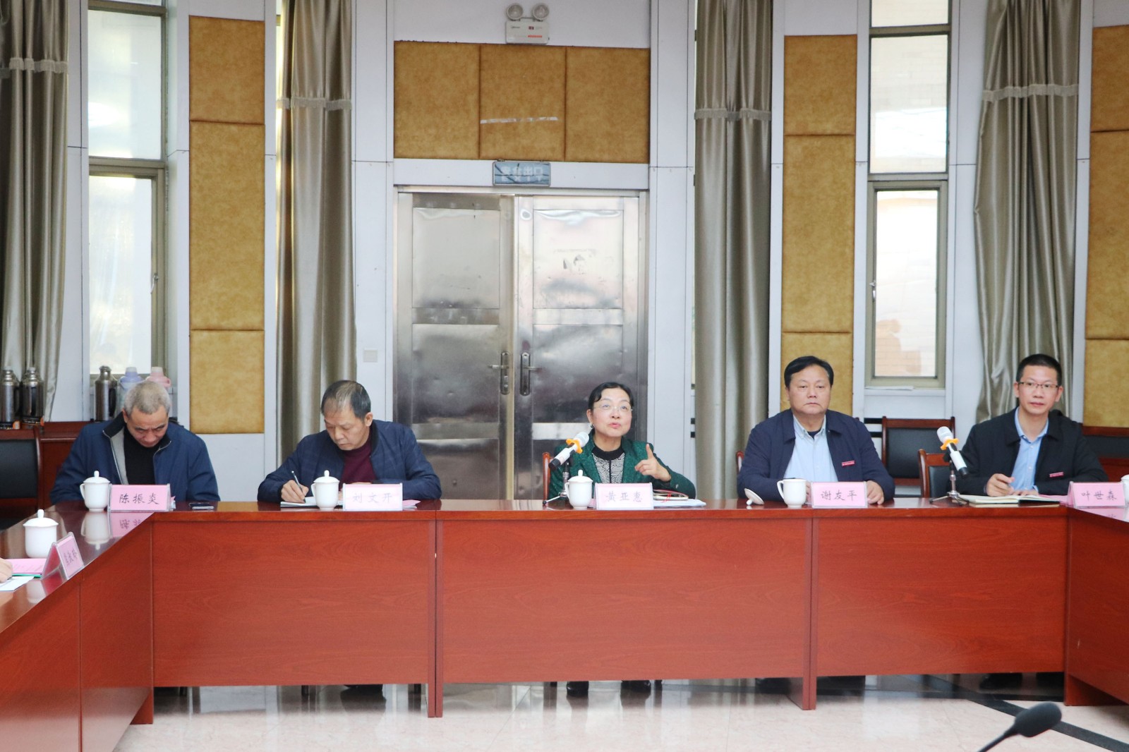 调_0003_曲线 3.jpg 调_0003_曲线 3.jpg