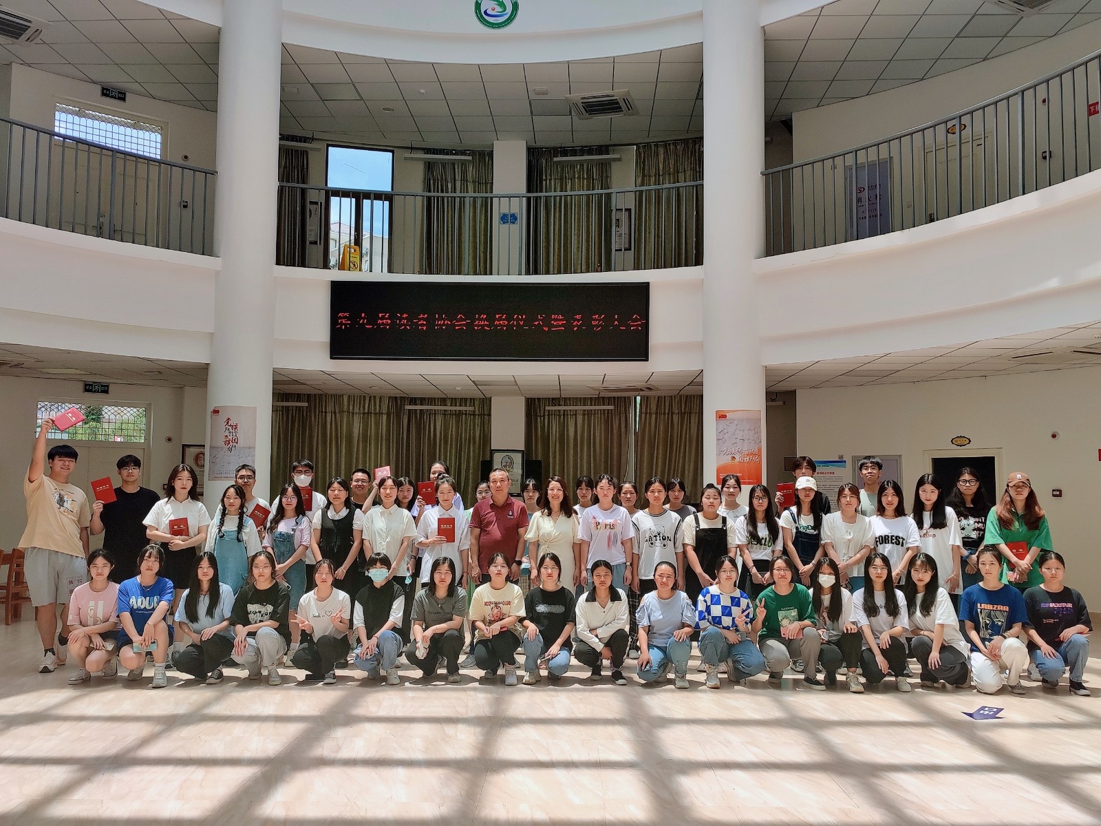 大合影.jpg 大合影.jpg