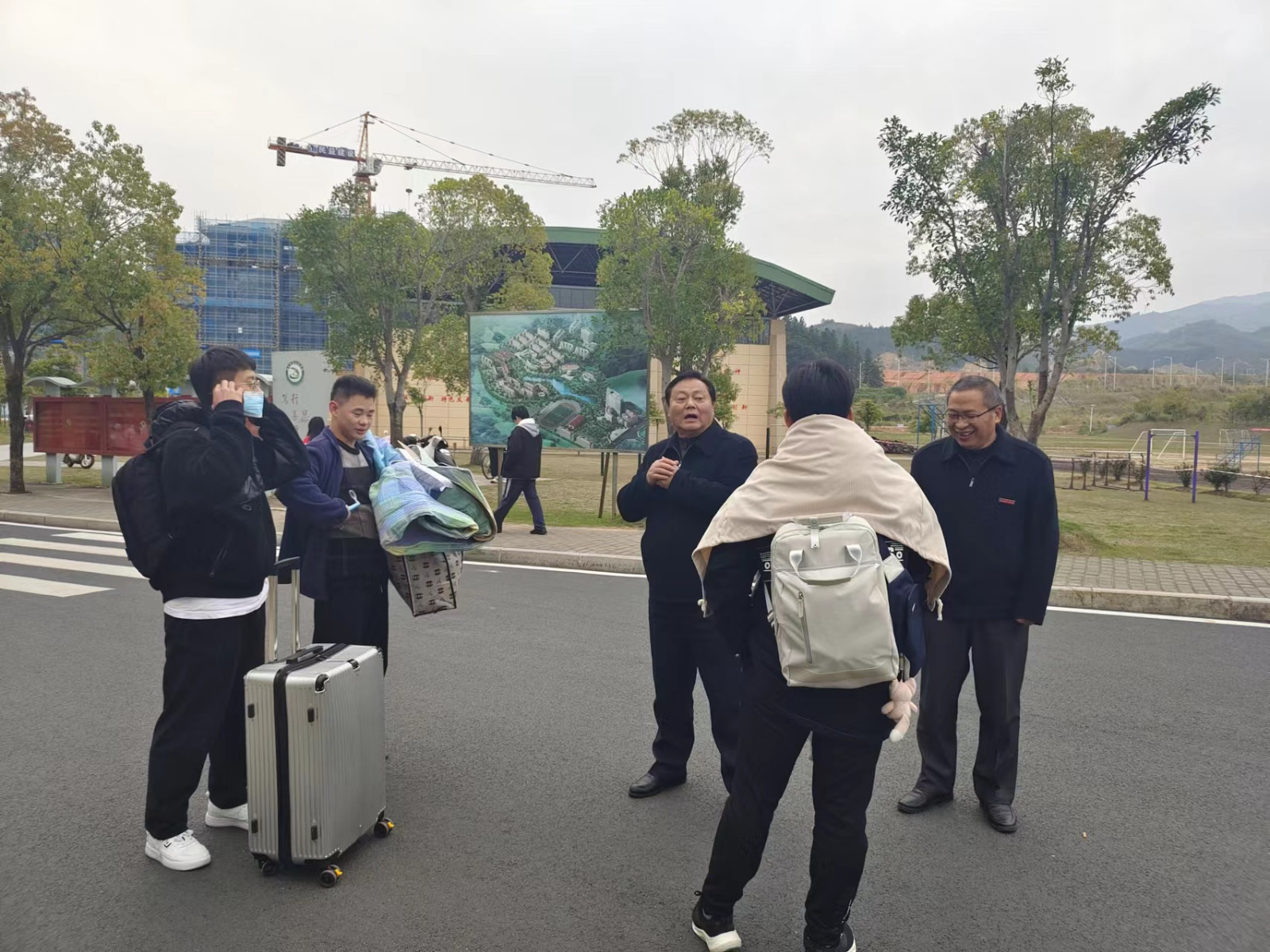 校领导.jpg 校领导.jpg