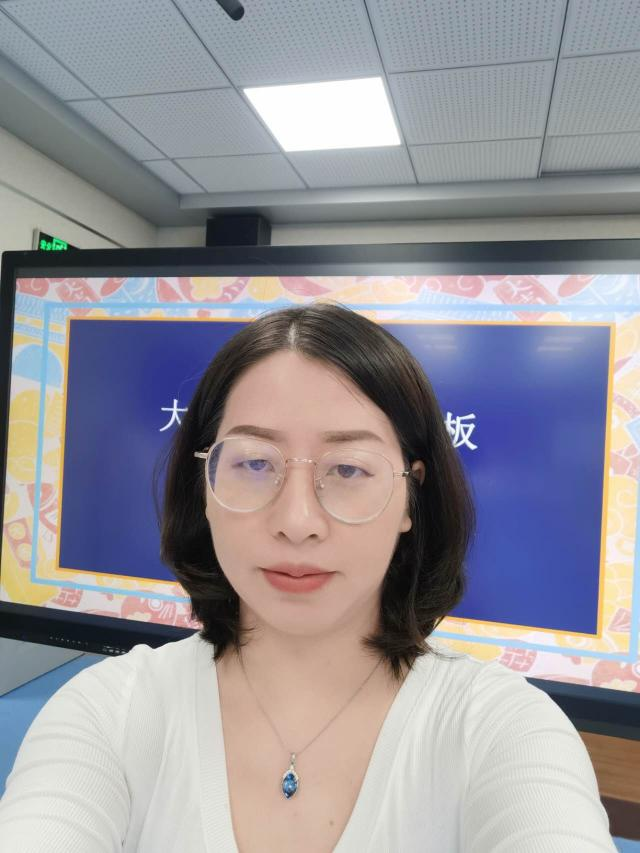 黄莹.png 黄莹.png