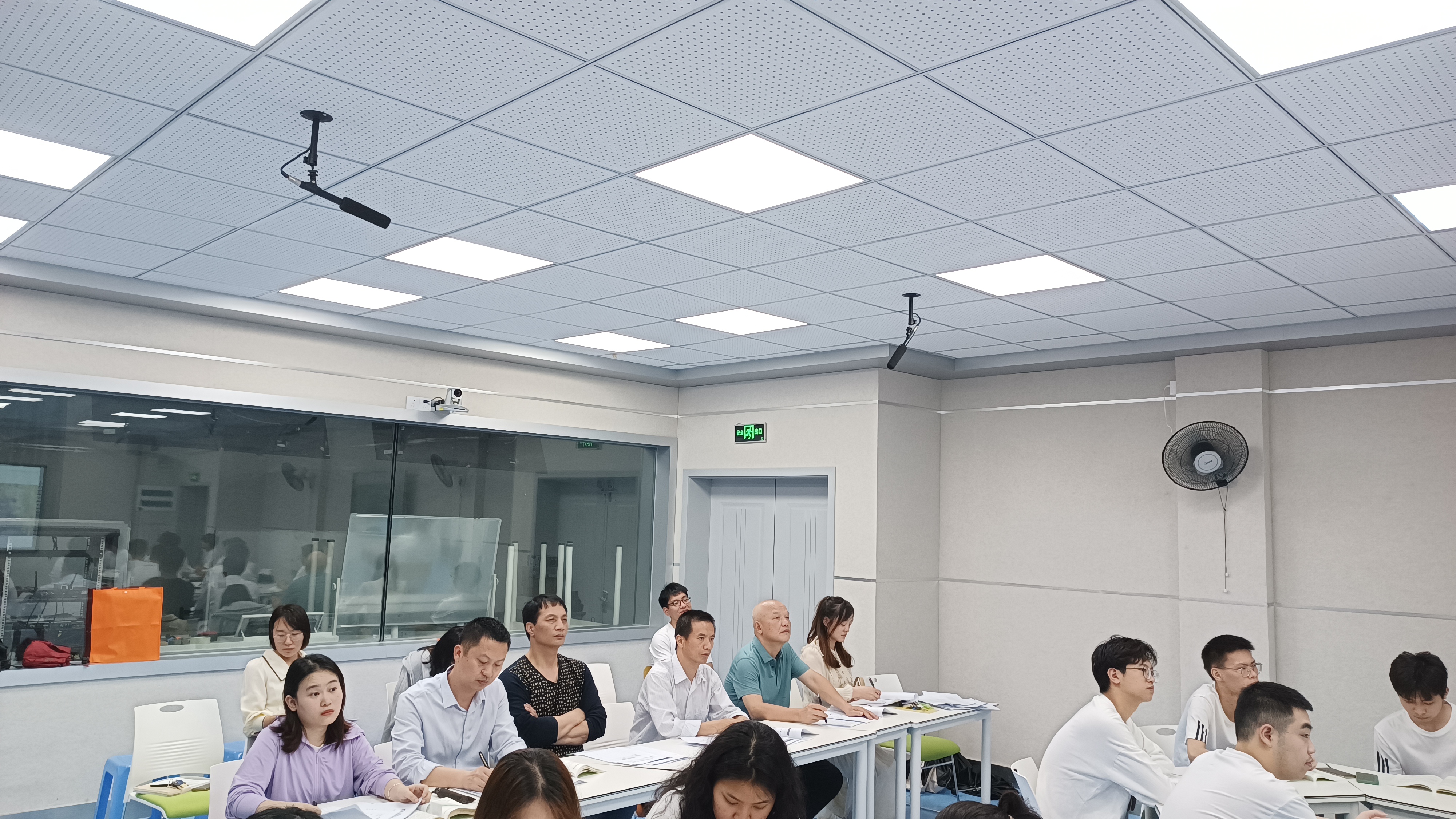 评委1.jpg 评委1.jpg