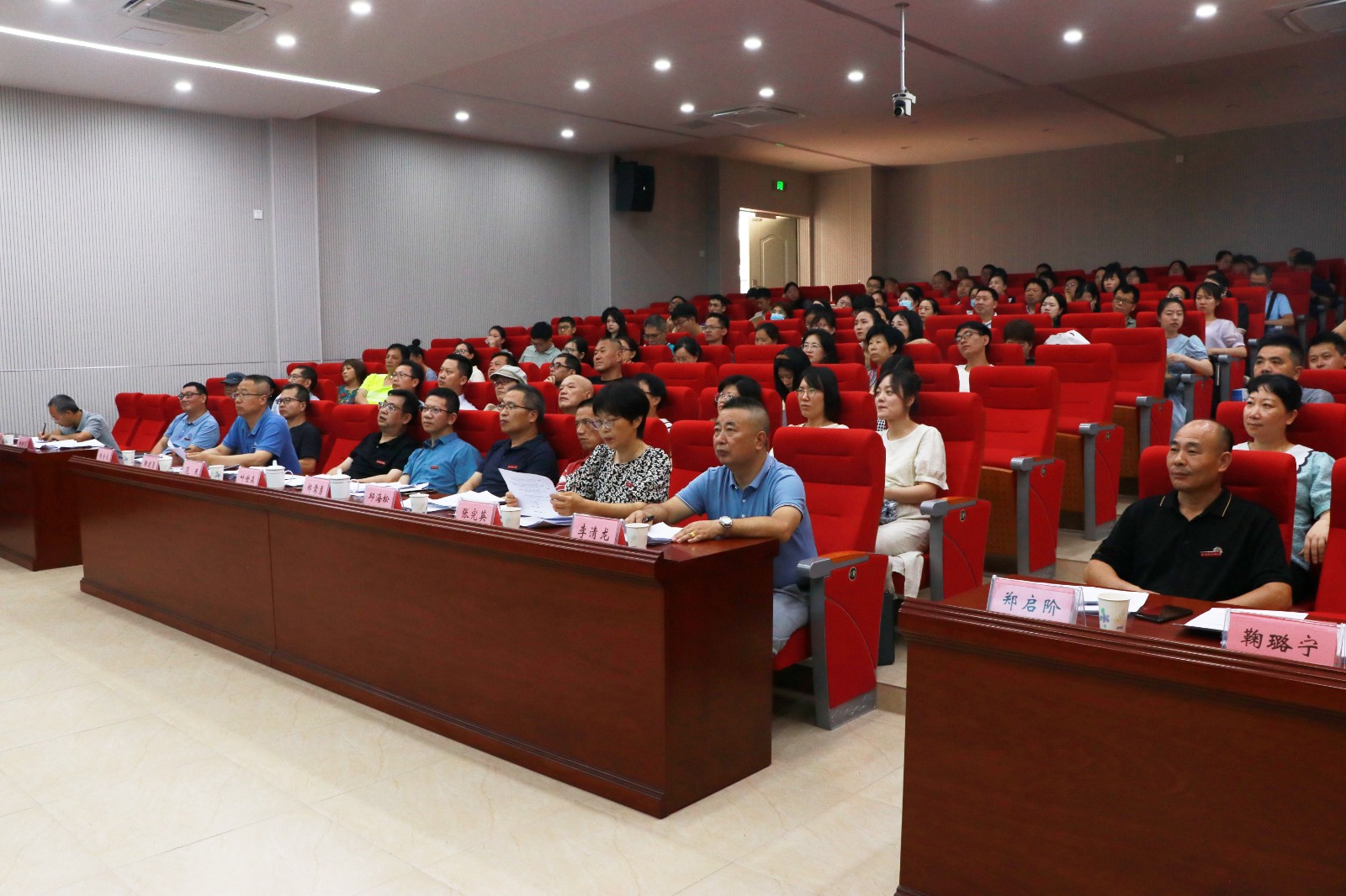 观众席(1).jpg 观众席(1).jpg