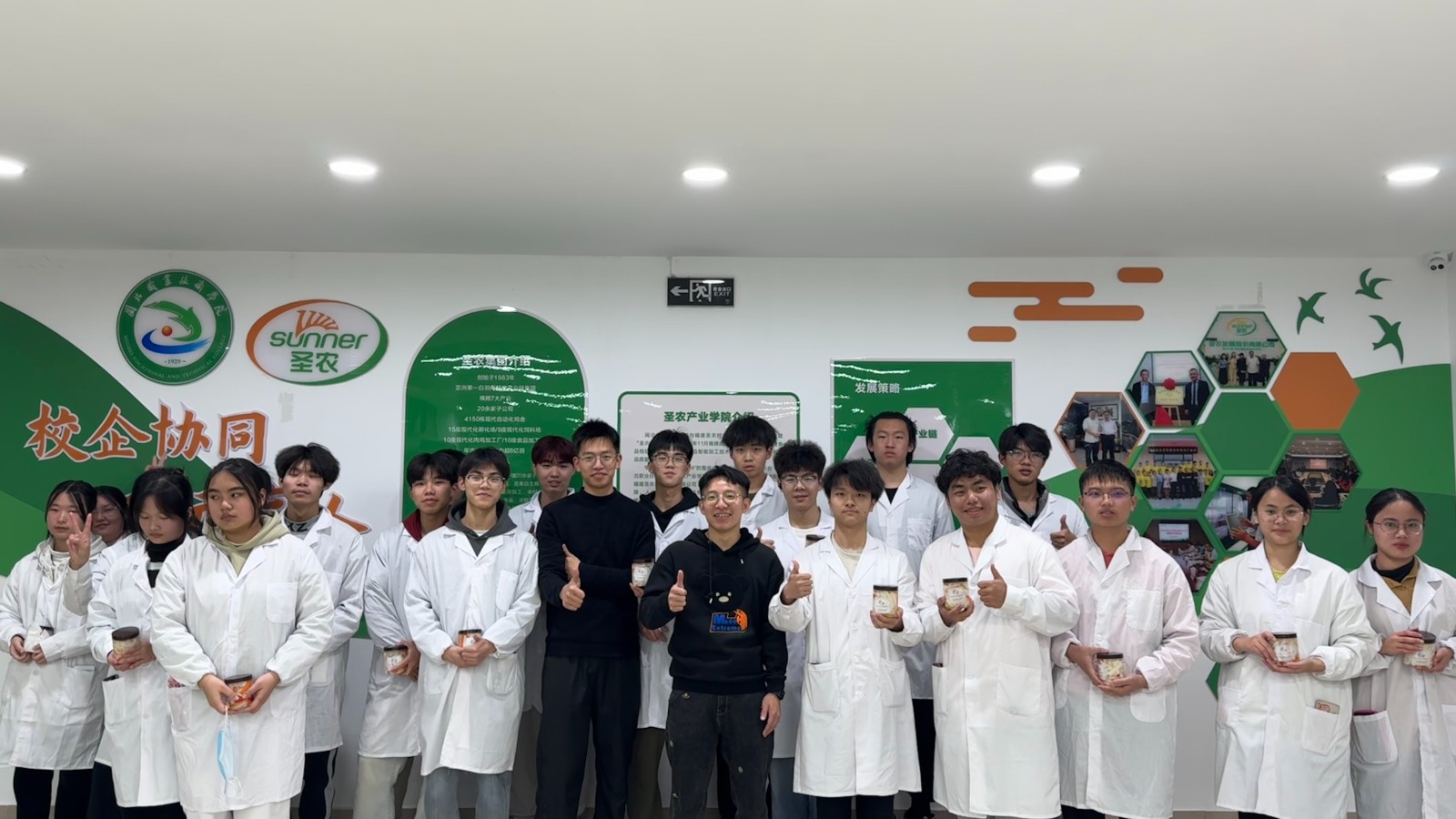 合照 (2).jpg 合照 (2).jpg