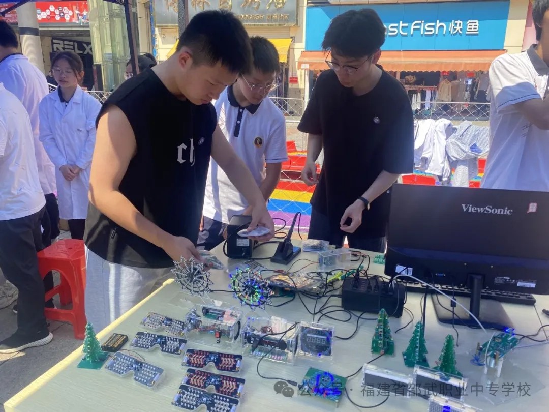 16.webp.jpg 16.webp.jpg