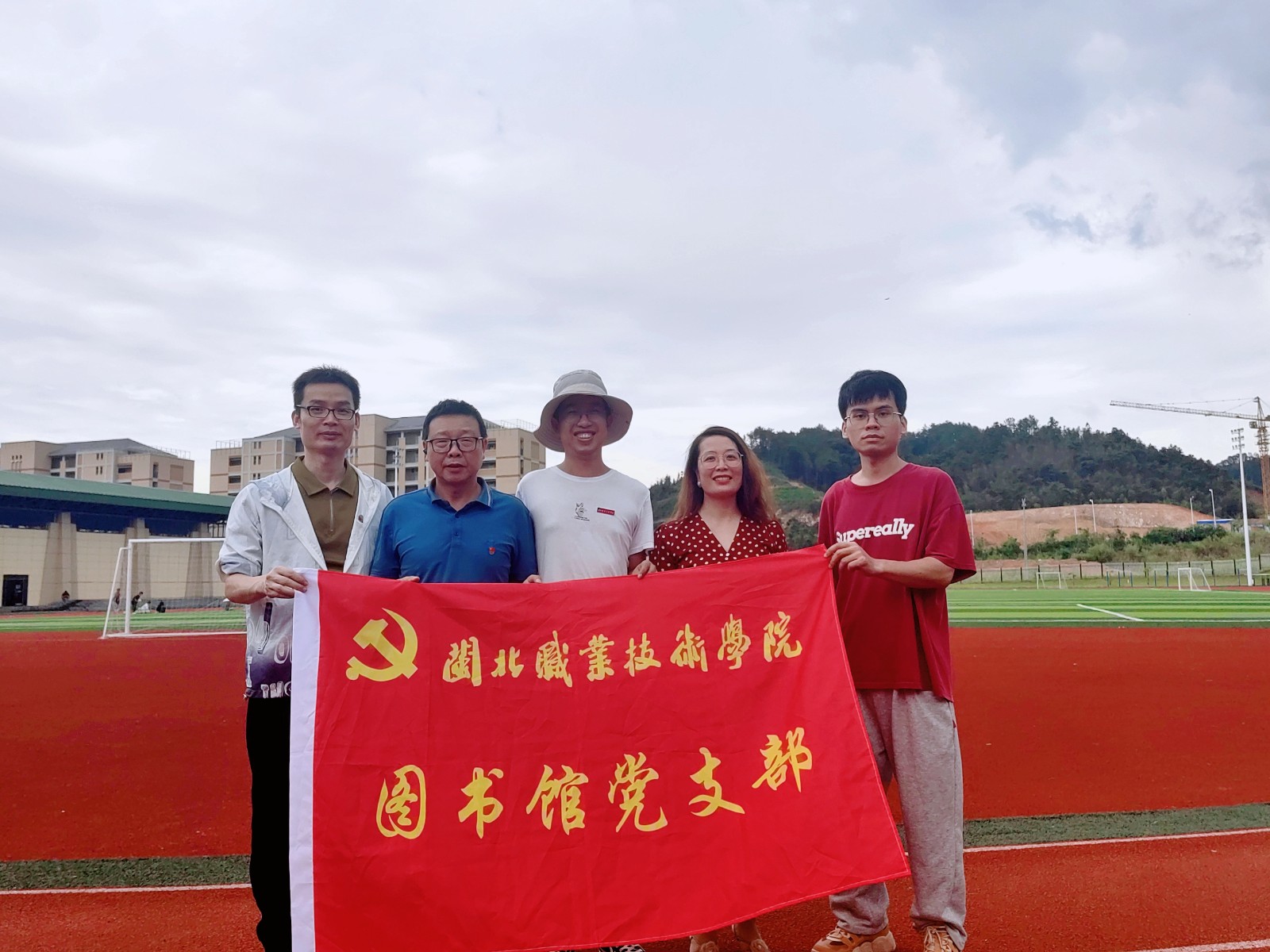 志愿活动2.jpg 志愿活动2.jpg