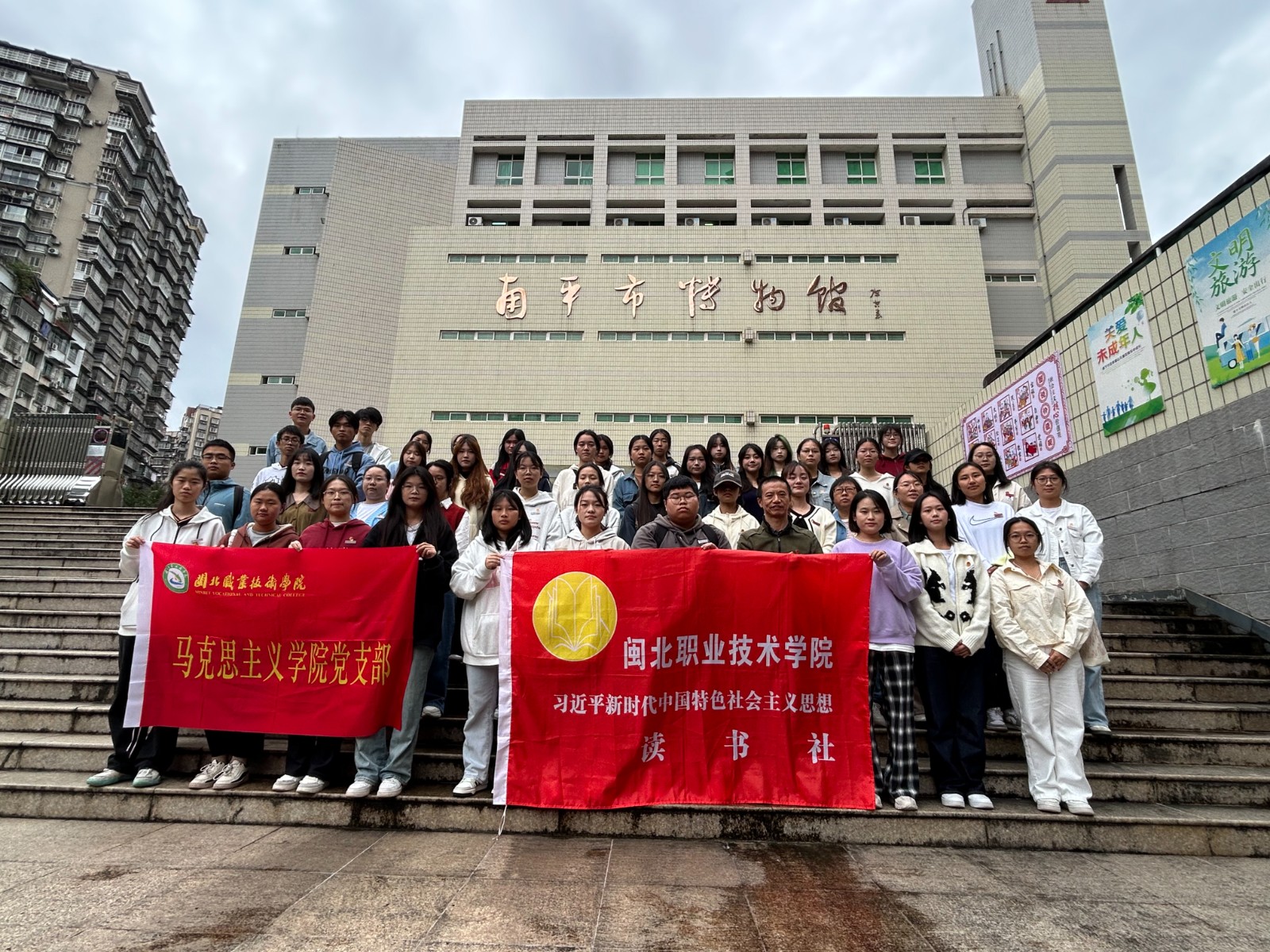 参观博物馆11.jpg 参观博物馆11.jpg