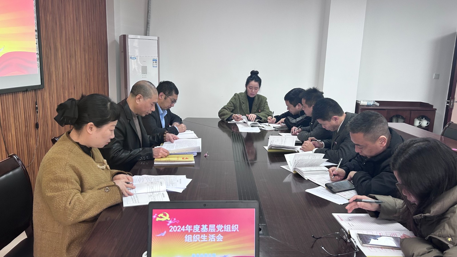 f61dc8cedc1024ea2a3de3f1e2d2a26.jpg f61dc8cedc1024ea2a3de3f1e2d2a26.jpg