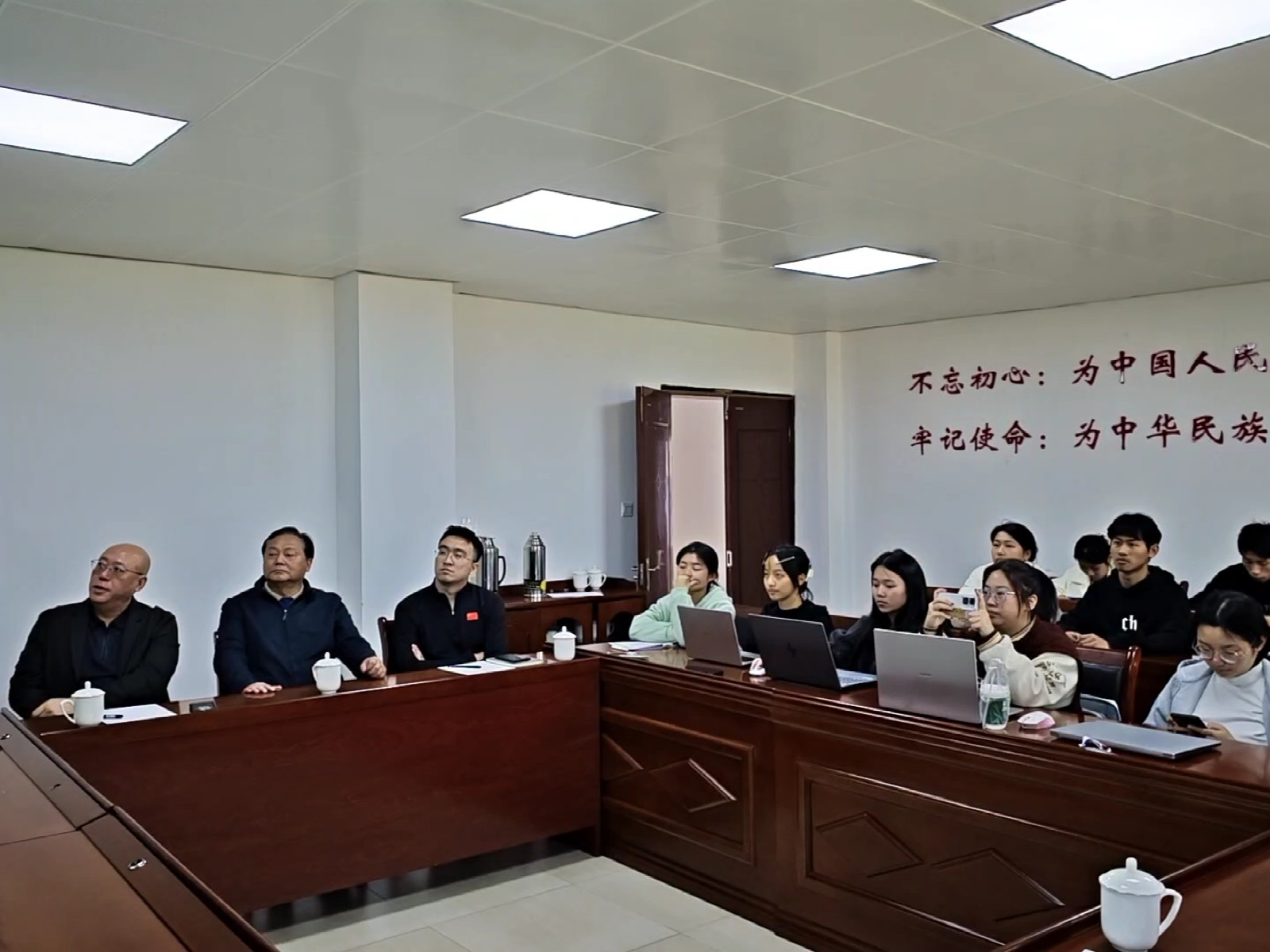 eea3c1b5f4b3a9befec28d0593780d0.jpg eea3c1b5f4b3a9befec28d0593780d0.jpg