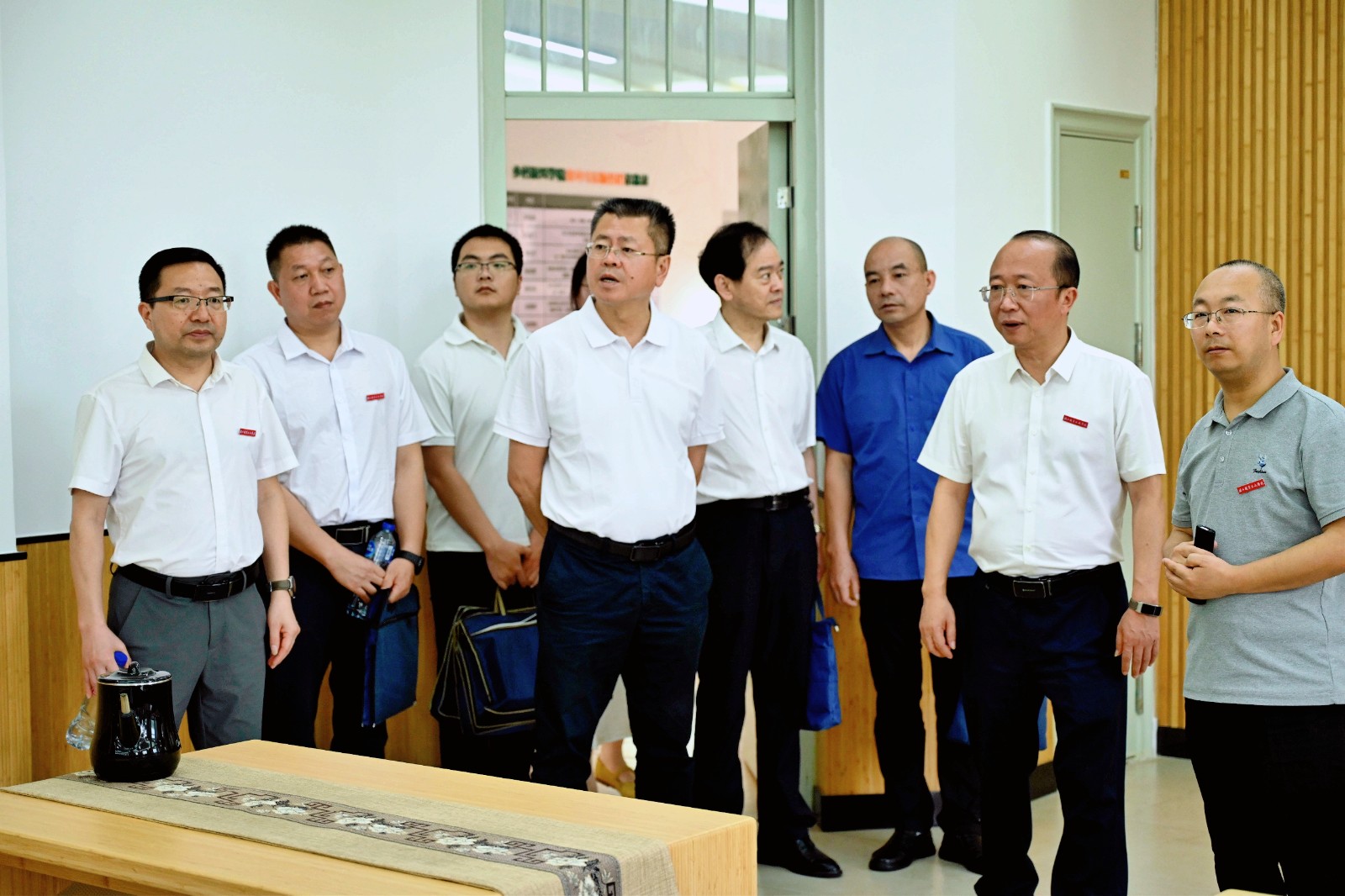 参观.jpg 参观.jpg