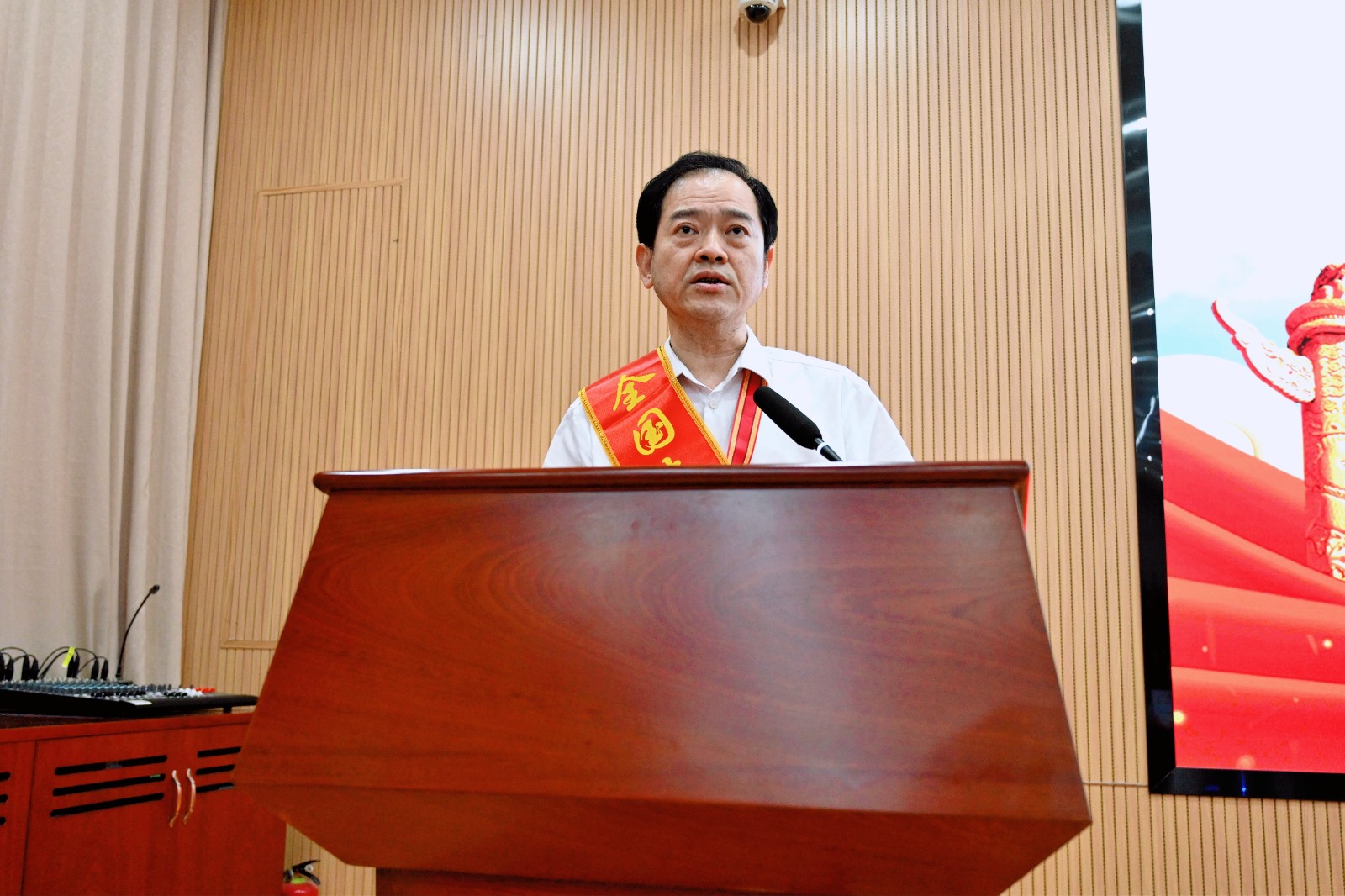 宣讲.jpg 宣讲.jpg