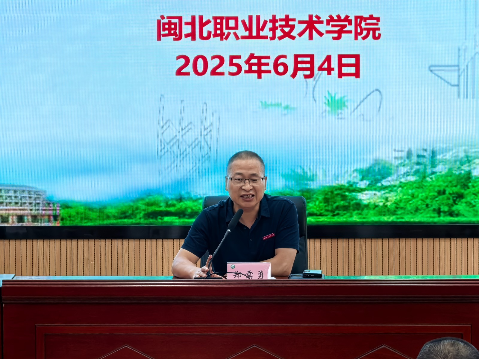 郑需勇院长讲话4-独照.jpg 郑需勇院长讲话4-独照.jpg