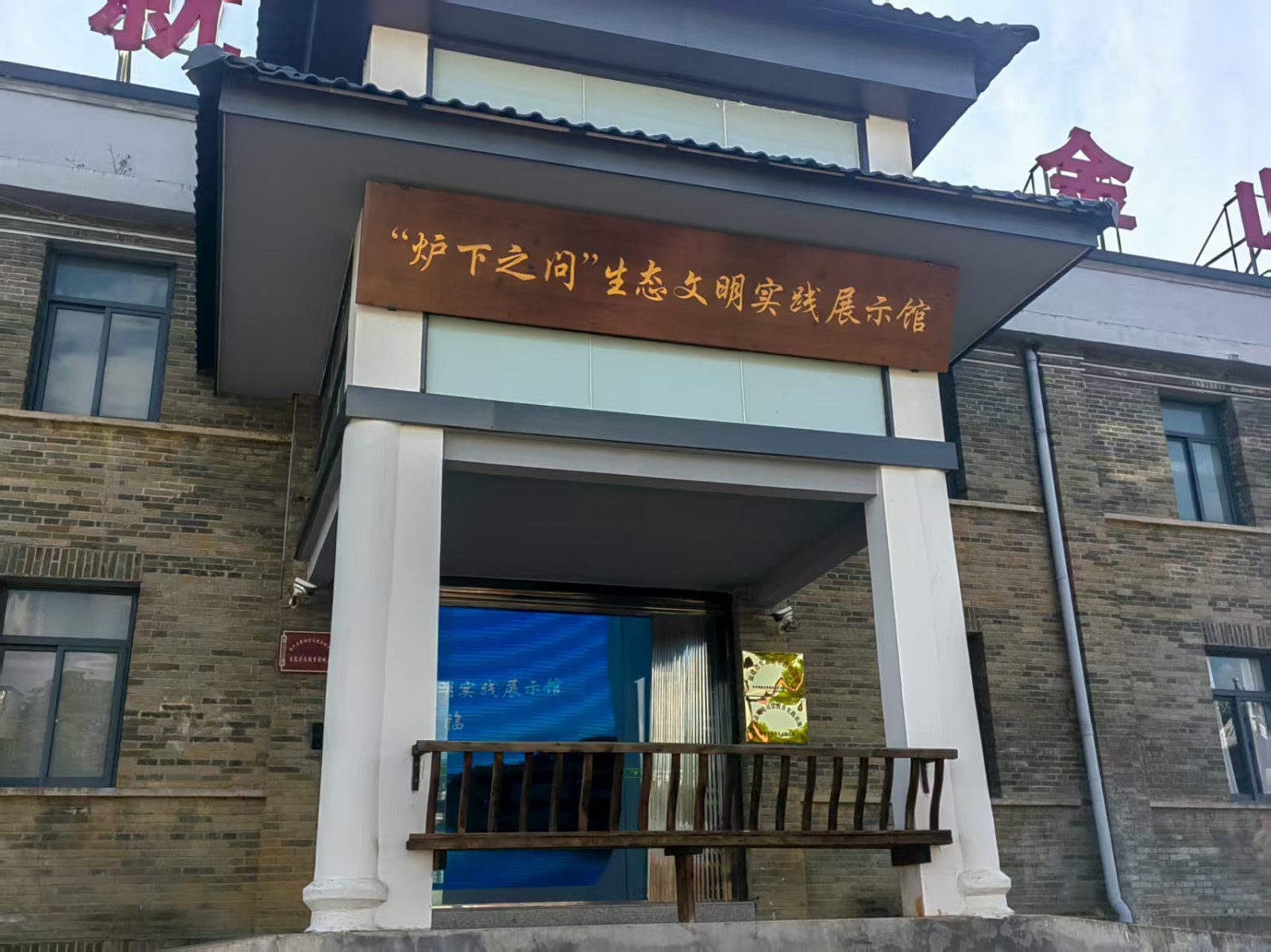 luxia1.jpg luxia1.jpg