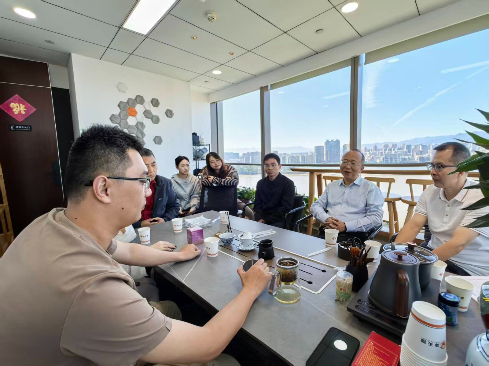 02 颖视-座谈交流.jpg