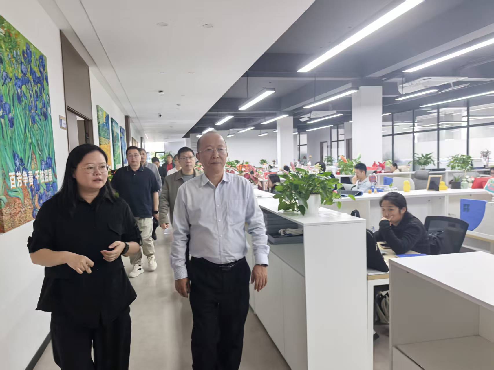 05 米多多-参观02.jpg